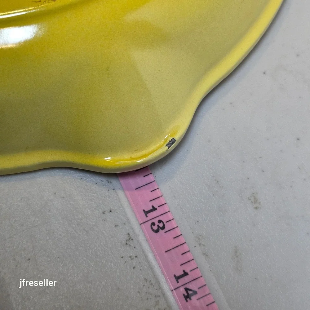 Le Creuset Yellow Enameled Cast Iron Skillet 10.5 Inch Frying Pan Pour Spouts